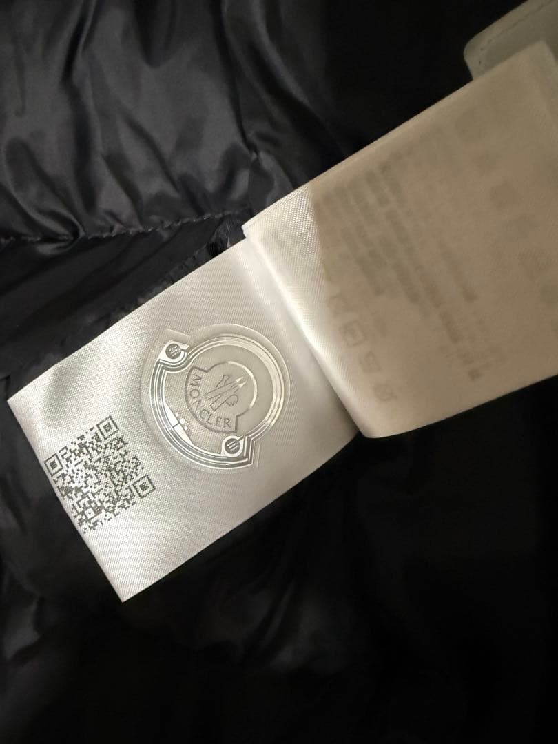 Moncler ブラック ダウンジャケット