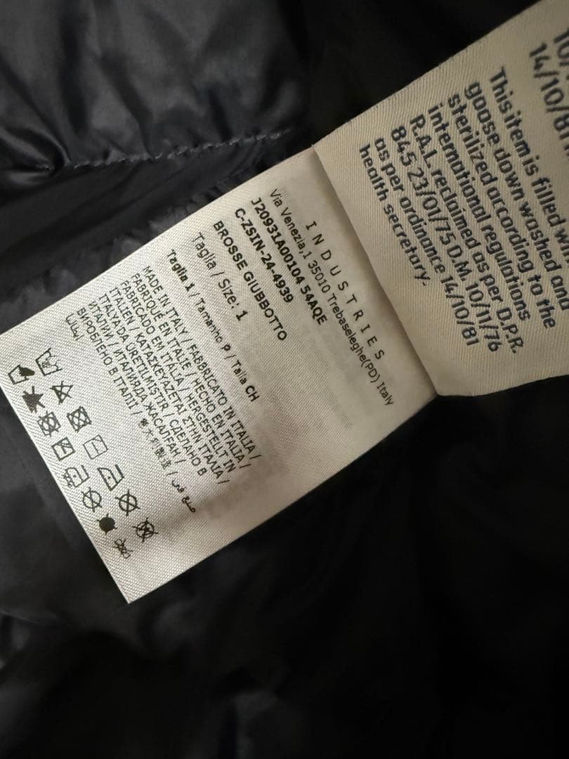 Moncler ブラック ダウンジャケット