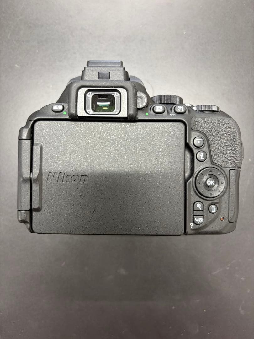 Nikon D5600 ボディほぼ新品