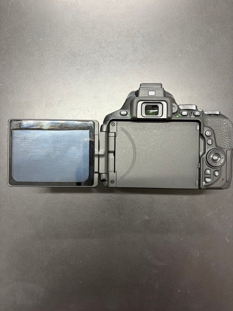 Nikon D5600 ボディほぼ新品