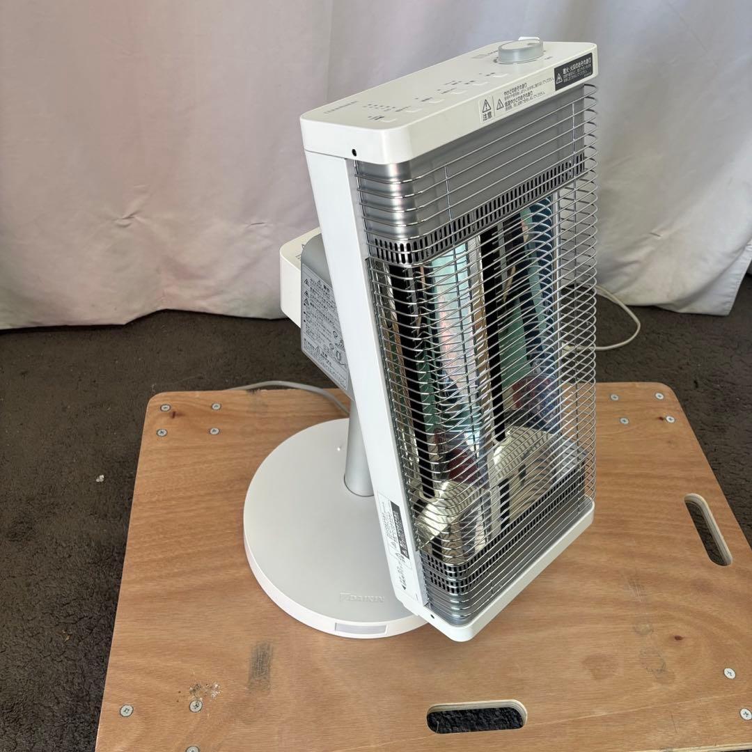 18　ダイキン　セラムヒート　ERFT11XS　 暖房機器　遠赤外線　首振り