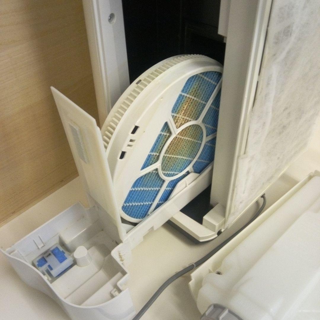 美品です　空気清浄機 加湿機能付き SHARP KCーJ50