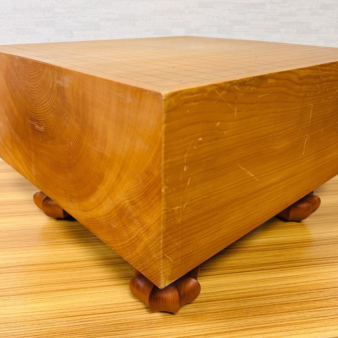 【本榧】脚付碁盤 板目 木裏 囲碁 ヘソ有り 19路盤 6寸