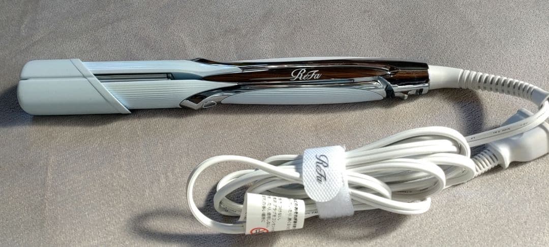 ⚠️箱無し発送 リファ ストレートアイロン プロ 【ホワイト】RE-AT-02A
