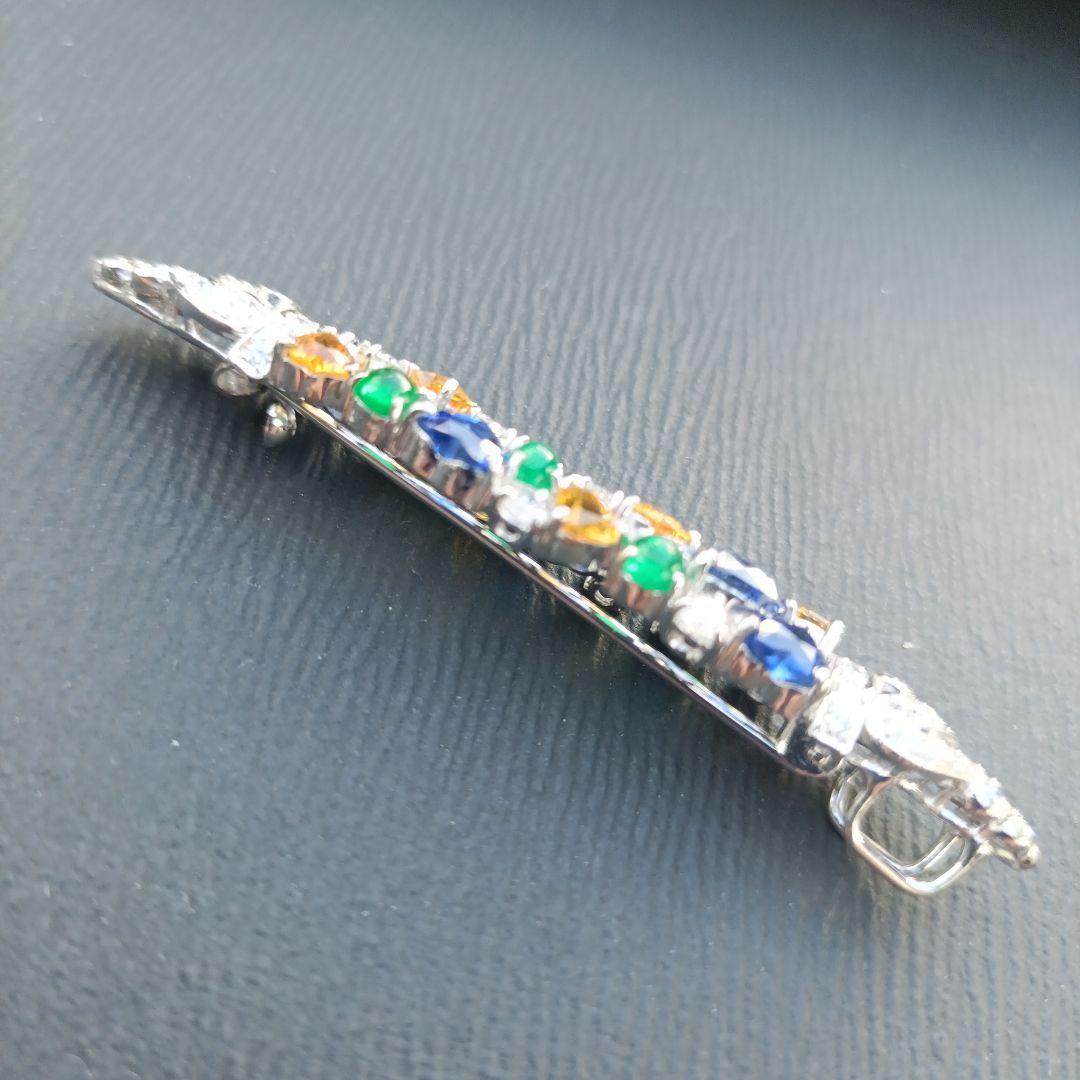 カラフルストーンの装飾ブローチ