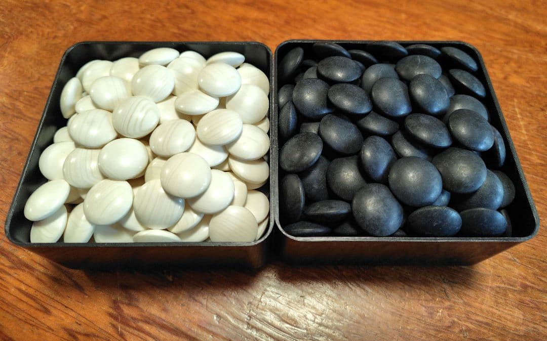 日向特製蛤碁石　本那智黒付セット　32号　木製ケース付き