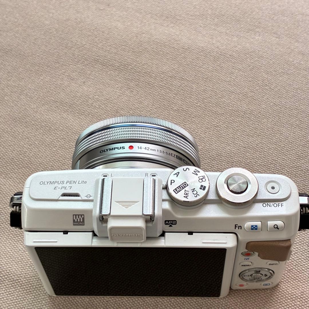 OLYMPUS PEN E PL7ミラーレス一眼カメラ 本体