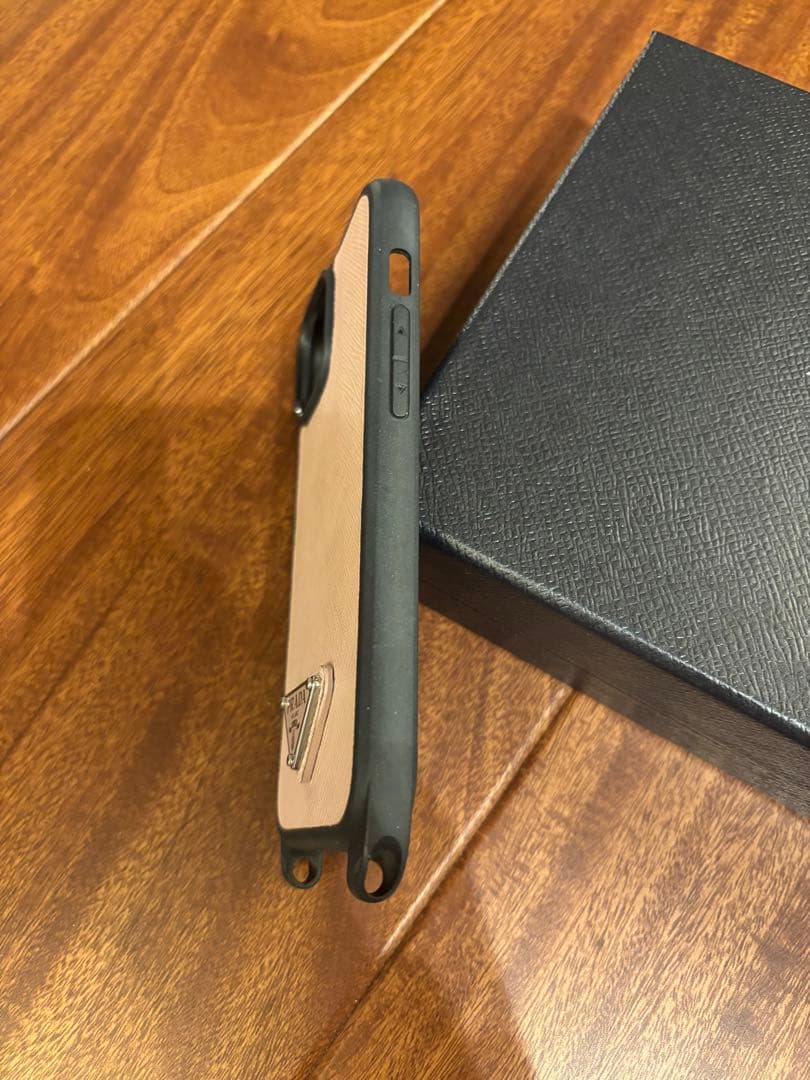 PRADA iPhone15用ケース ピンク
