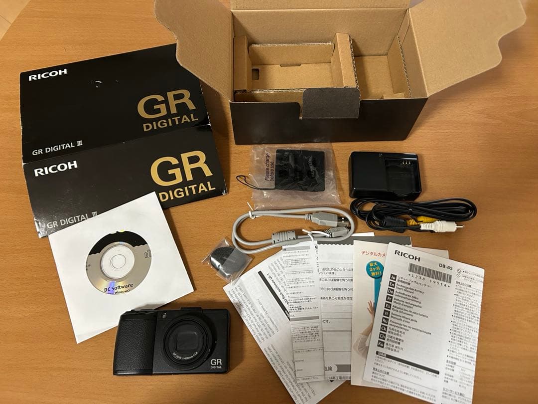 デジタルカメラ RILOH GR DIGITAL iii