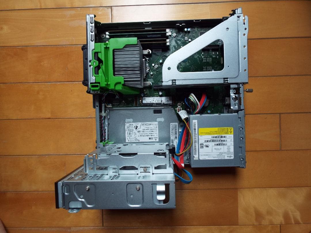 Windowsデスクトップ ESPRIMO D588/VX i3-8100 16G SSD256G+HDD