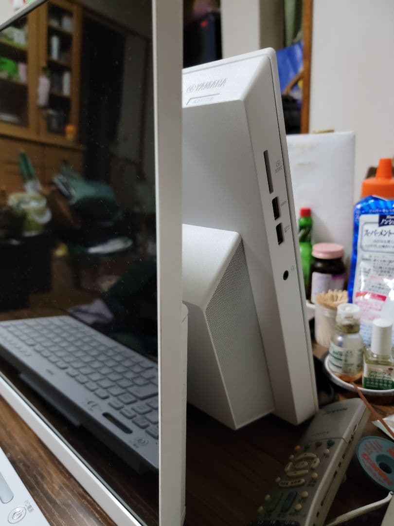 爆速SSD搭載　新しくてきれいなミニマリストPC テレビやゲーム用モニタにもなる