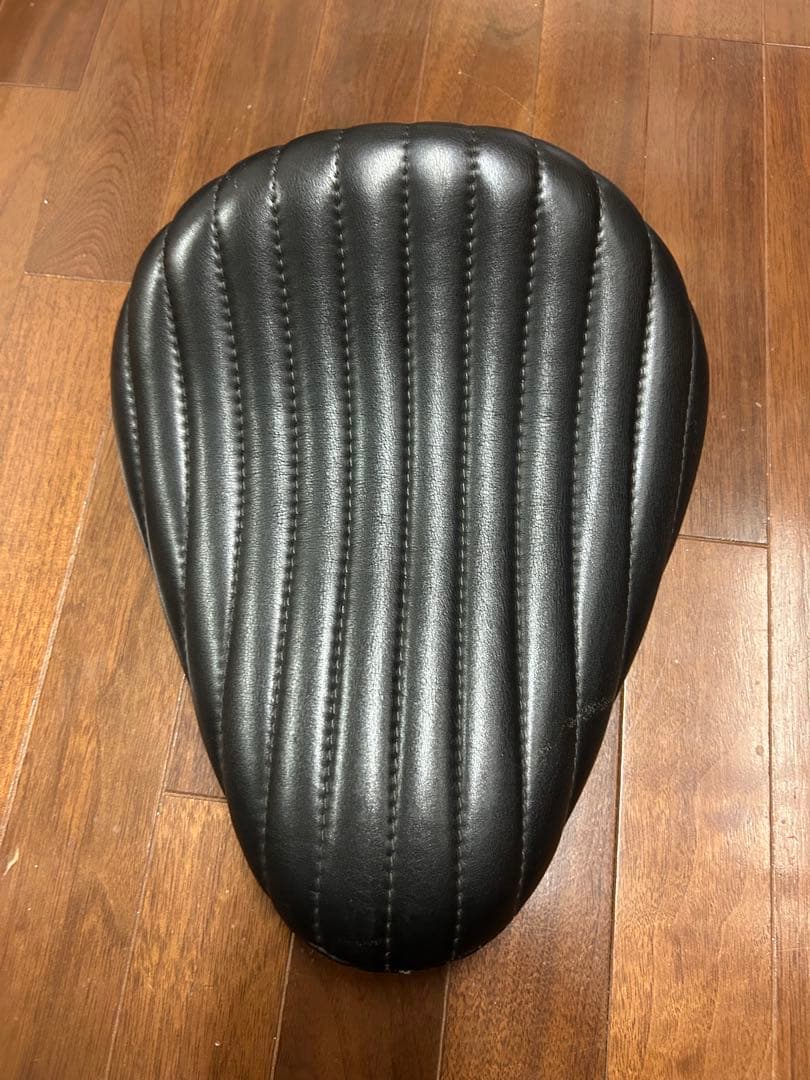 【激アツ】ハードライド　本革　縦タックロール　ソロシート
