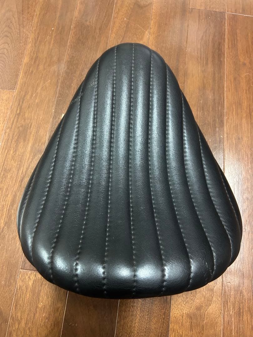 【激アツ】ハードライド　本革　縦タックロール　ソロシート