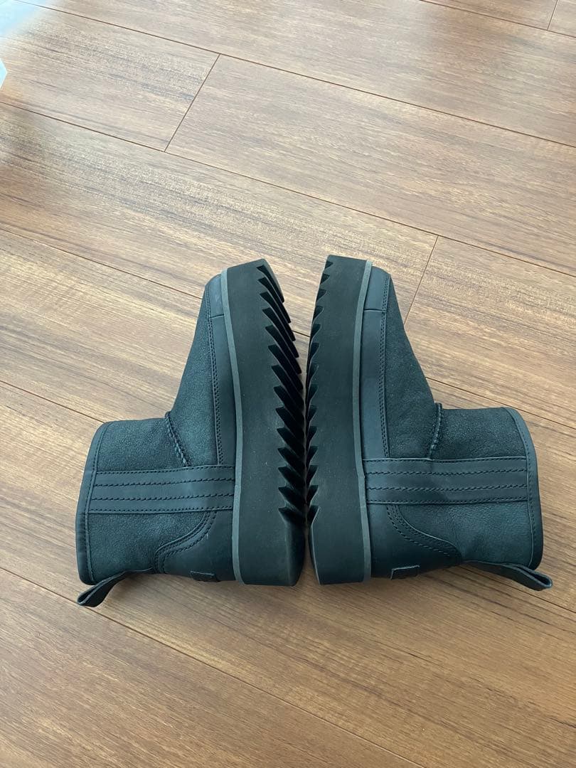 UGG クラシック リベル バイカーミニ 23.0 ブーツ