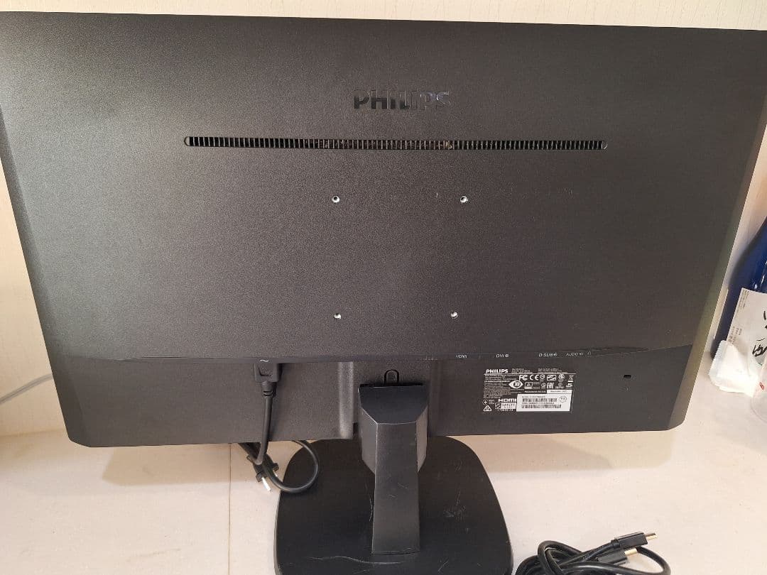 PHILIPS 273V7Q　27インチモニター　内蔵スピーカーあり　ps4対応