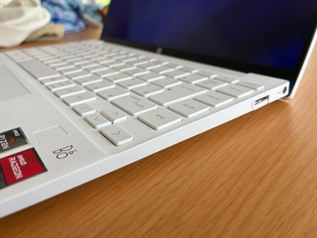 【美品】HP Pavilion Aero Laptop 13-be1021AU