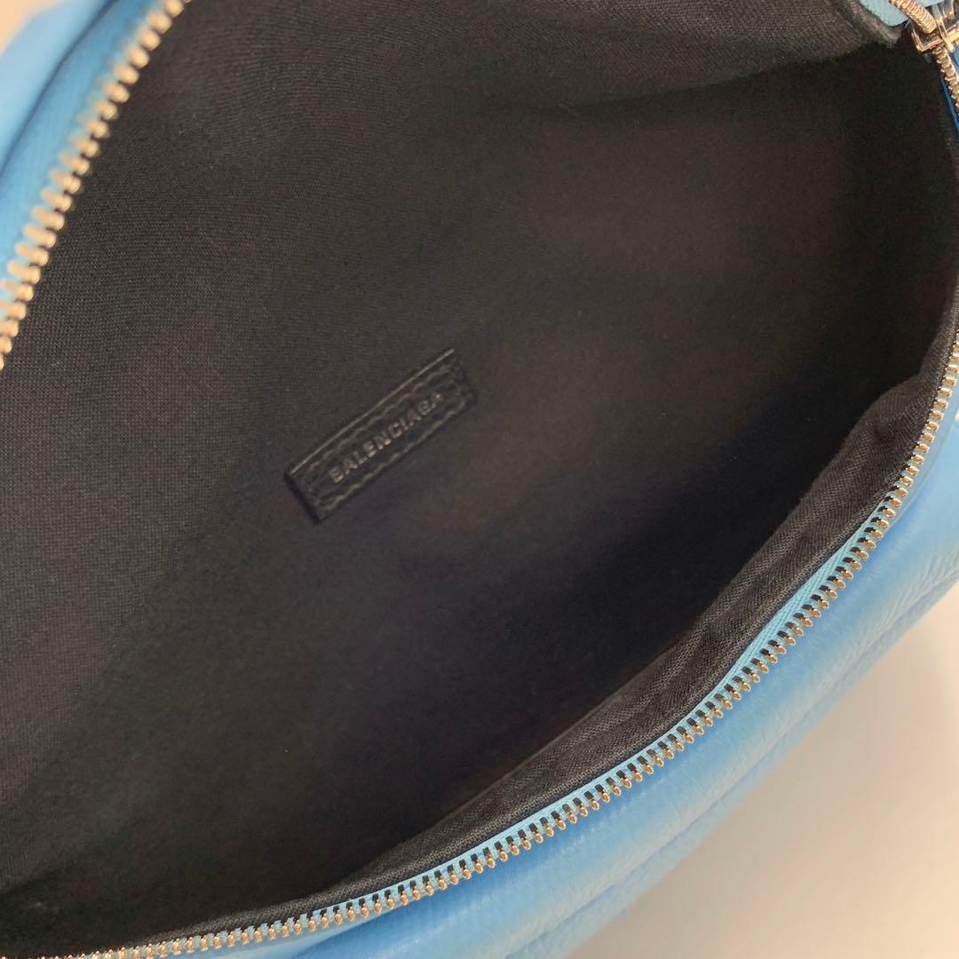 未使用に近い 希少色 バレンシアガ エブリデイ ボディバッグ カーフスキン 水色
