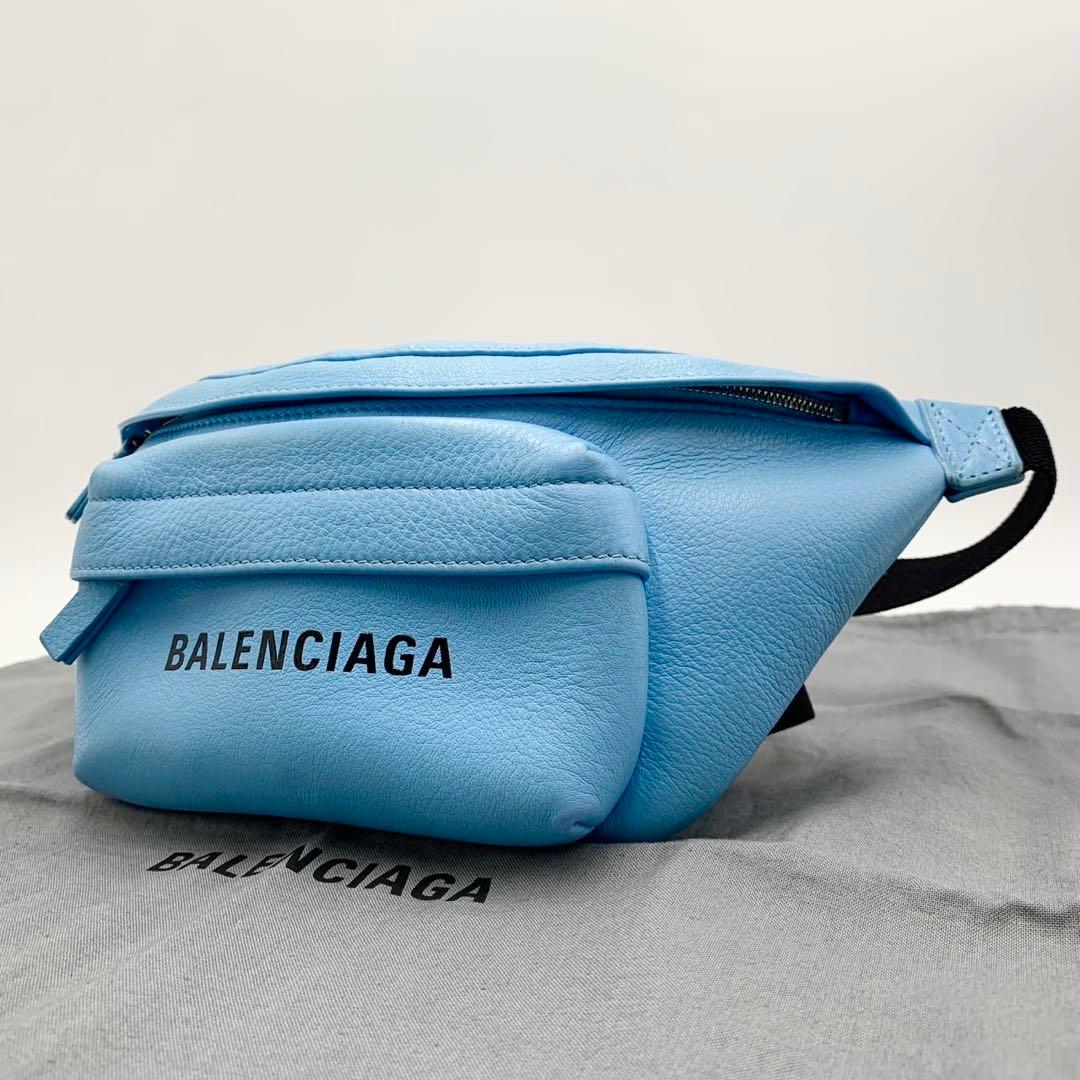 未使用に近い 希少色 バレンシアガ エブリデイ ボディバッグ カーフスキン 水色