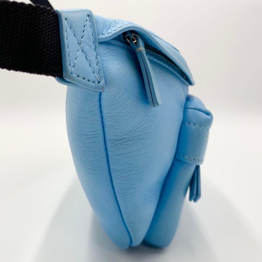 未使用に近い 希少色 バレンシアガ エブリデイ ボディバッグ カーフスキン 水色