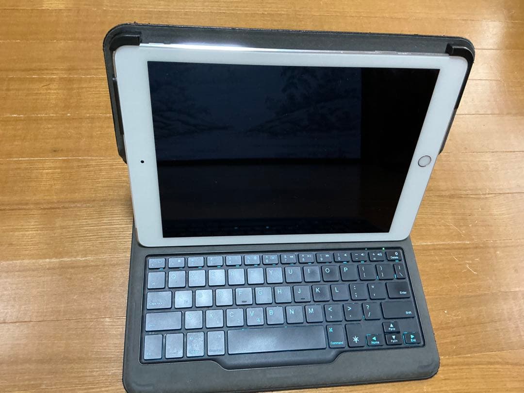 iPad Air 2 Wi-Fi＋Cellularモデル DOCOMOシルバー