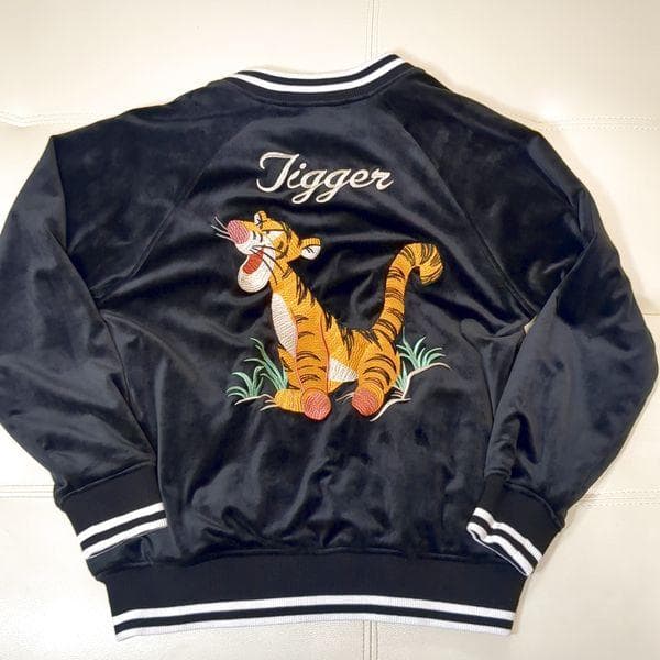 ティガー ベロア スカジャン メンズL 黒白 ディズニー くまのプーさん