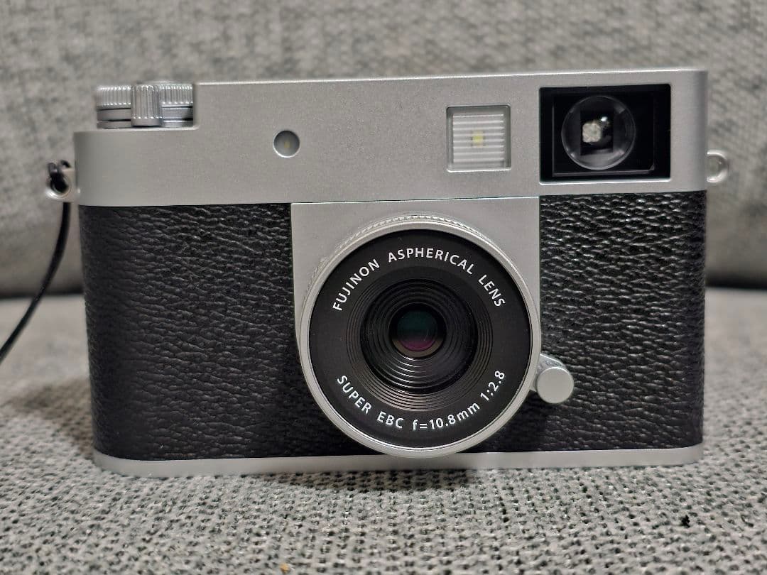 Fujifilm Xhalf シルバー コンパクトデジタルカメラ