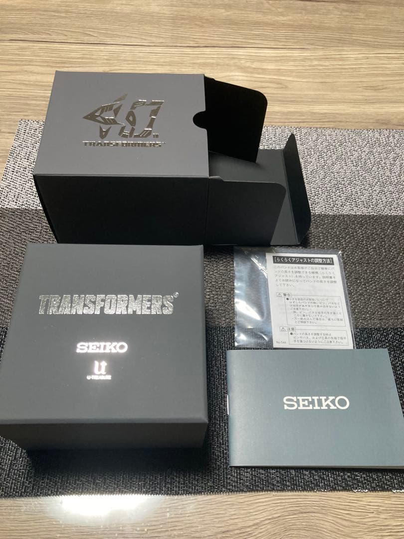 SEIKO トランスフォーマーコラボ腕時計（世界300個限定超レア物）