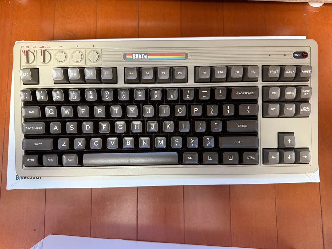 キーボード 8BitDo Retro Mechanical Keyboard C64