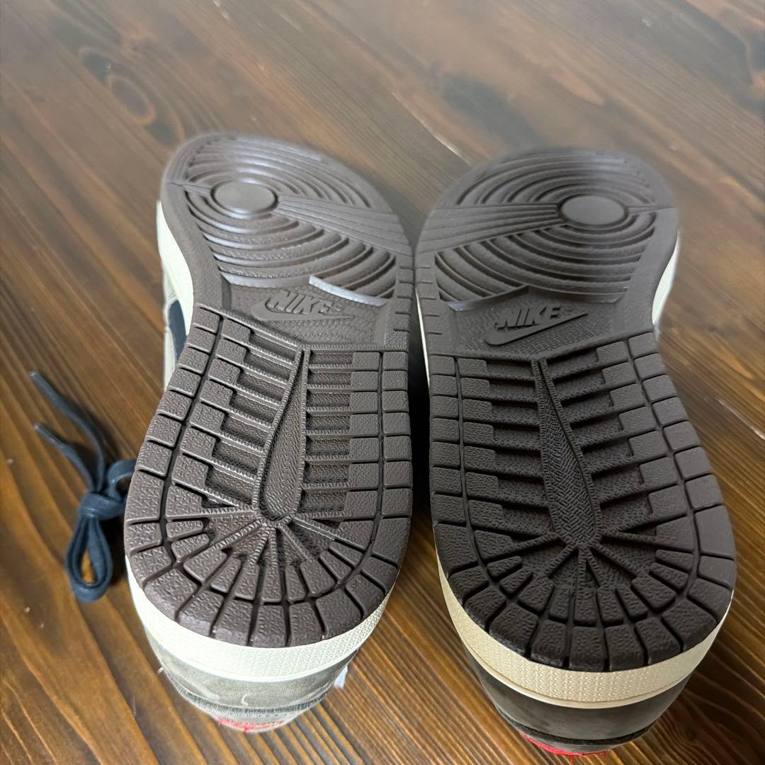 トラヴィススコット×ナイキ エアジョーダン1 ロー ブラック/ダークモカ27cm