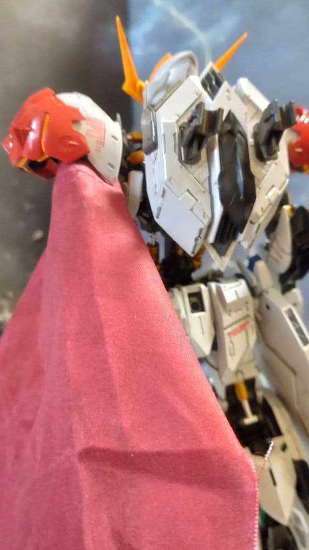 MGガンダムバルバトスルプス改完成品(塗装済)決闘マント装備