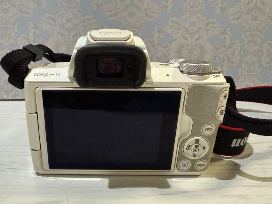Canon EOS KissM ホワイト　望遠レンズ付き　美品（中古品）