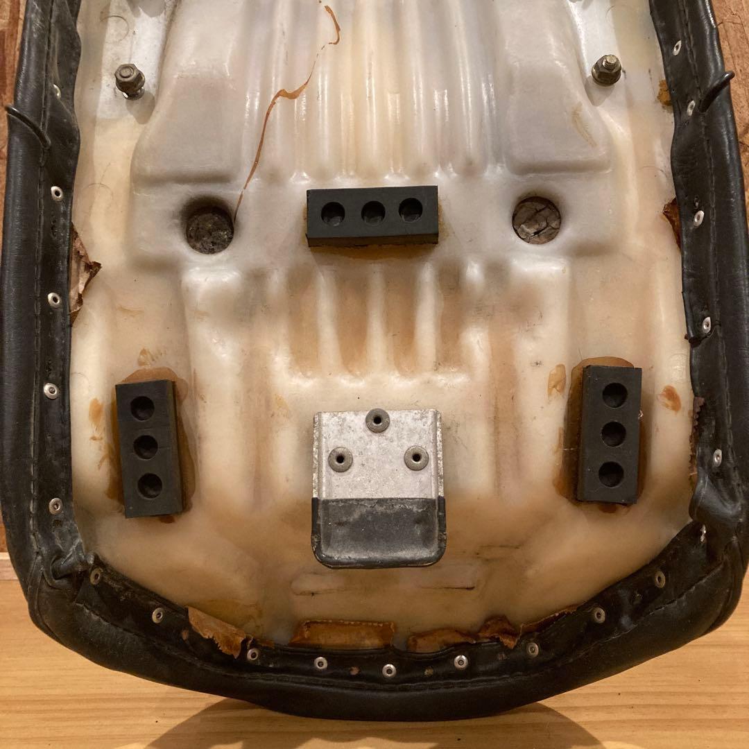 CB750F RC04 シート