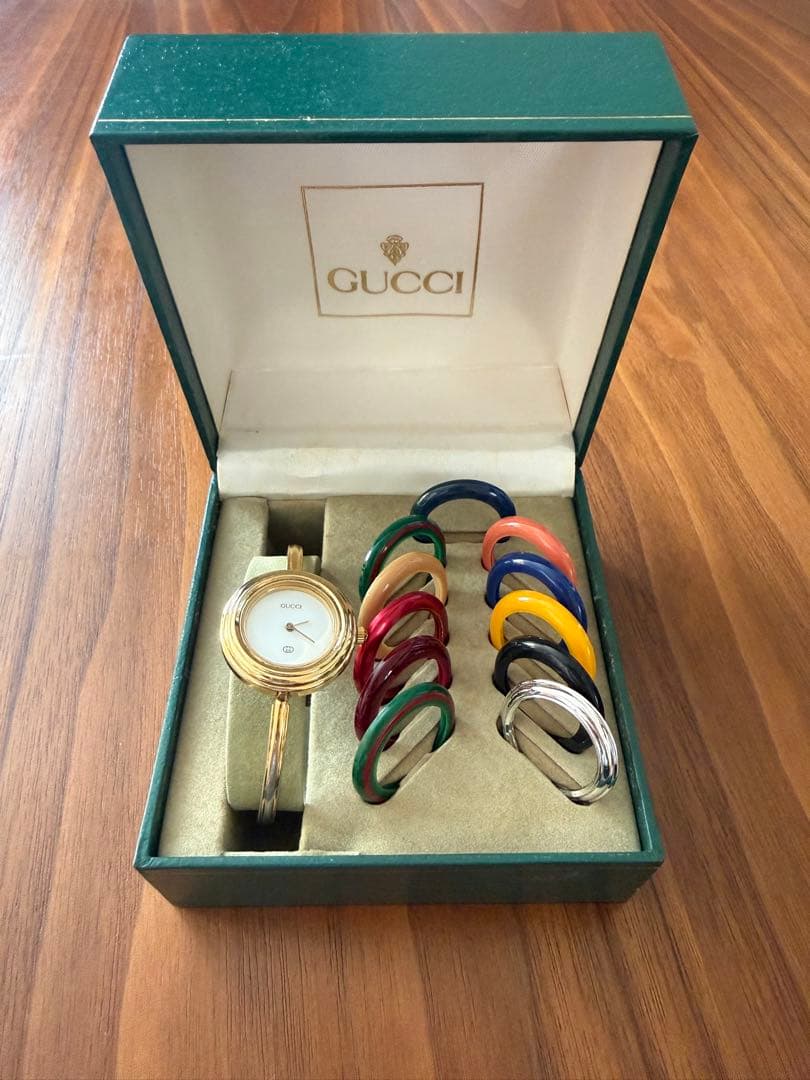 GUCCI ゴールド時計 カラーバンド付き
