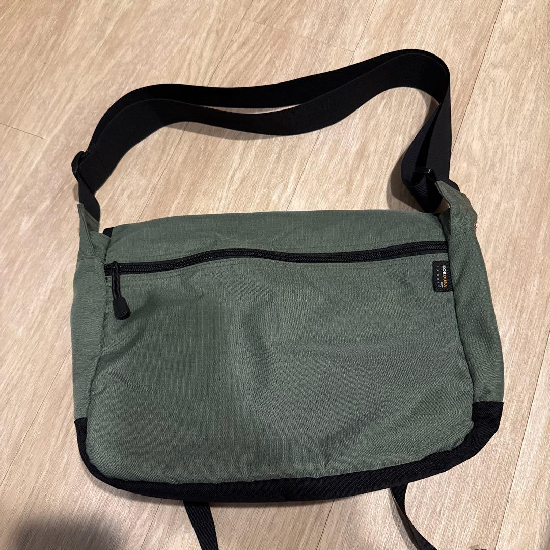 Supreme メッセンジャーバッグ　カーキ