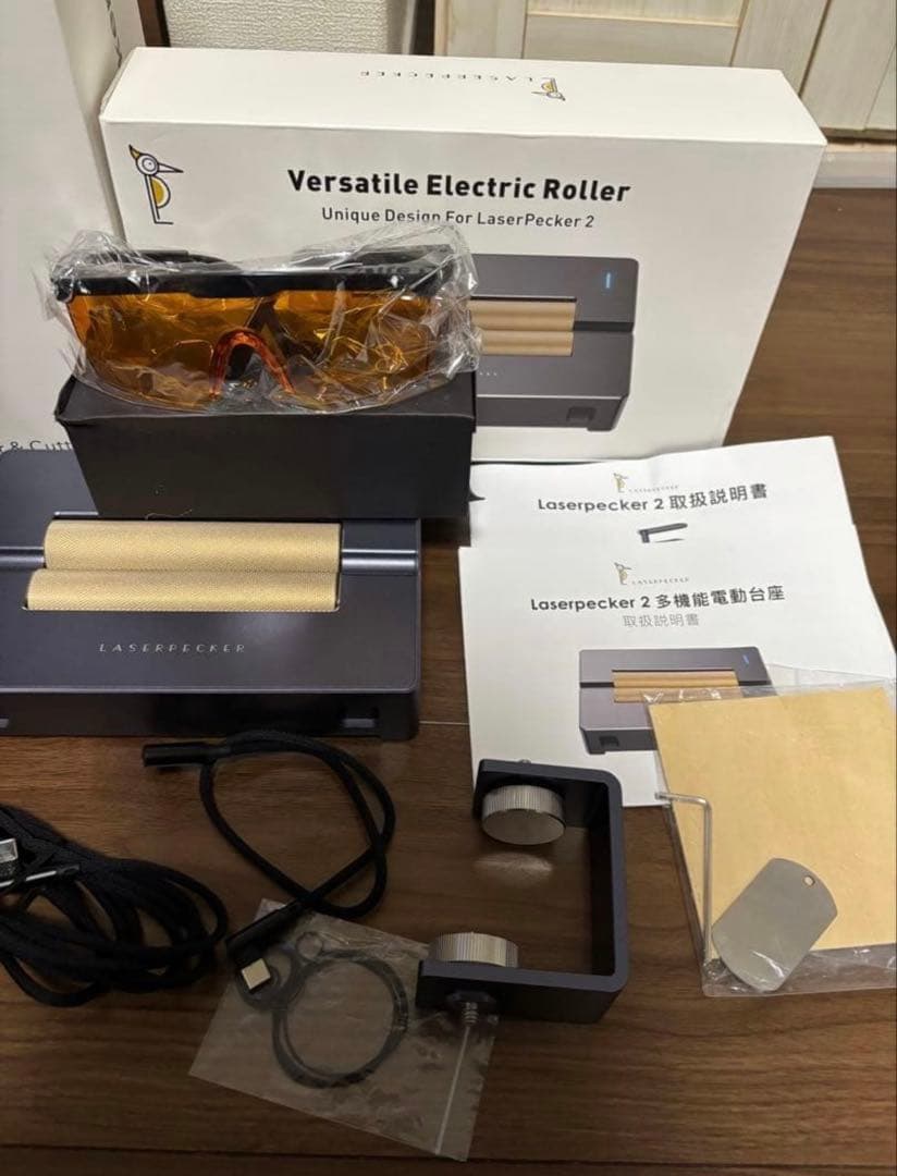 LaserPecker 2 レーザー彫刻機 本体とローラー
