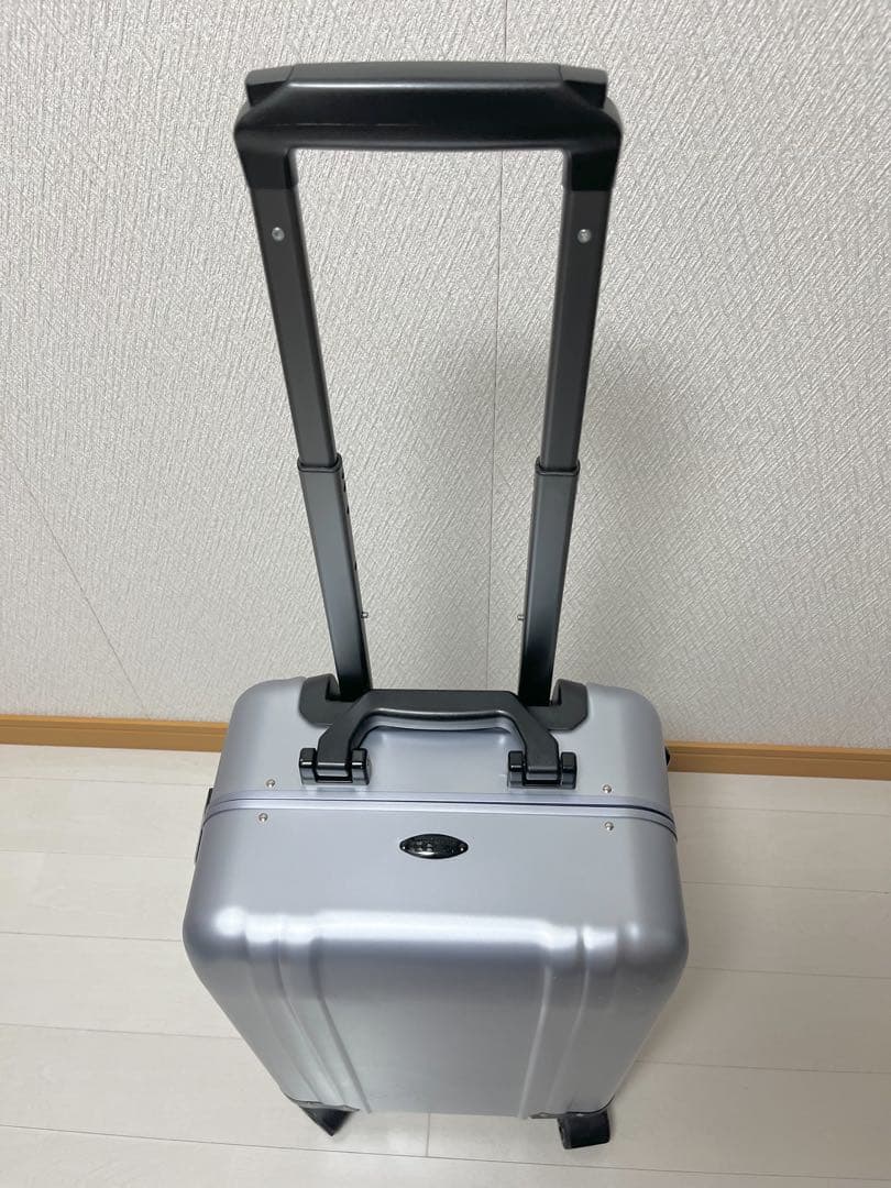 ゼロハリバートン　アルミ　スーツケース　機内持ち込みサイズ
