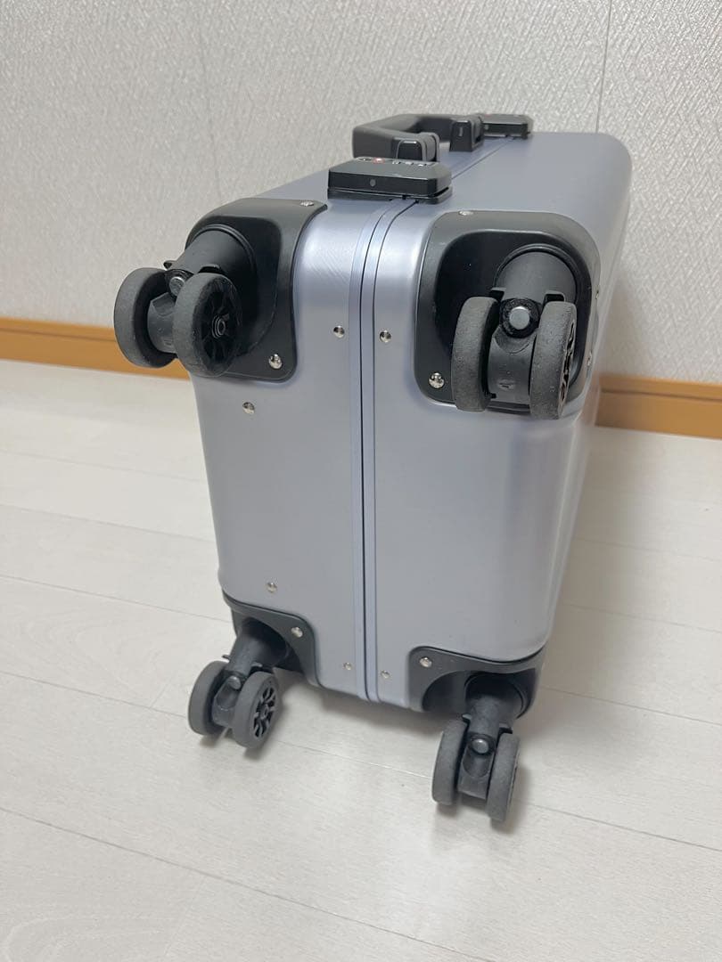ゼロハリバートン　アルミ　スーツケース　機内持ち込みサイズ
