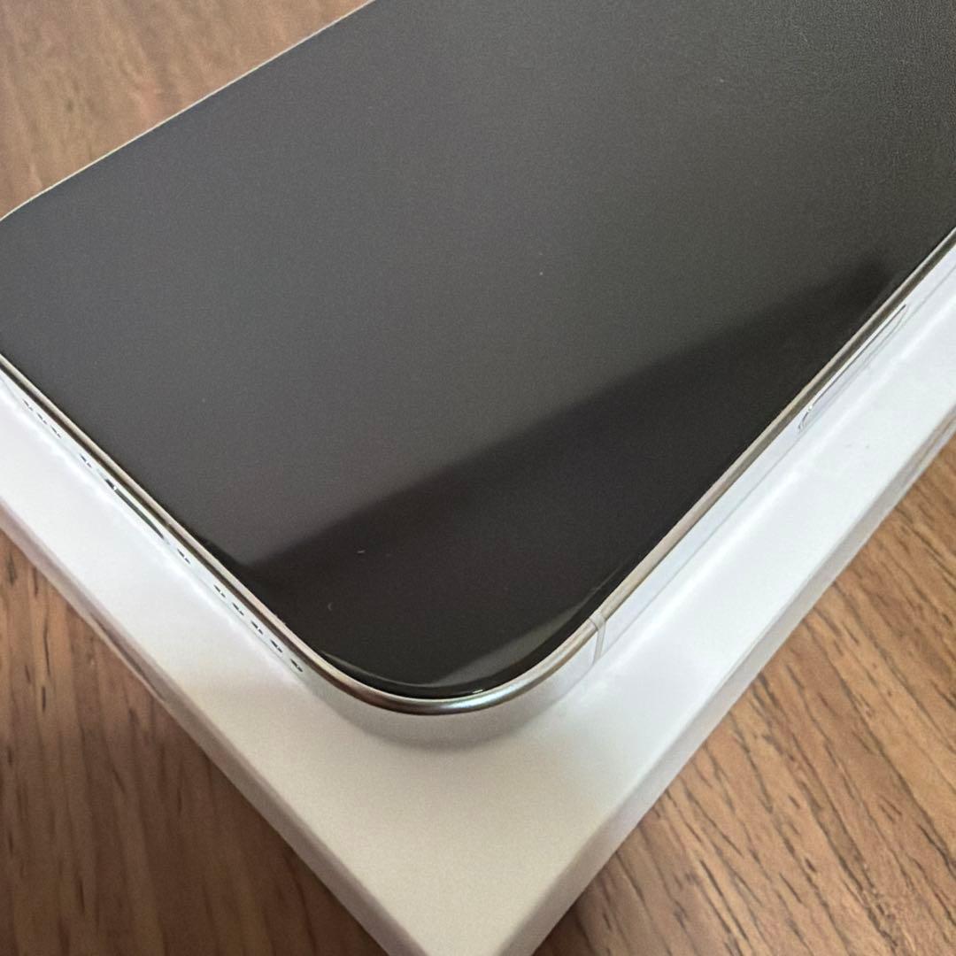 【極美品】iPhone16proホワイトチタニウム128GBイワアオ