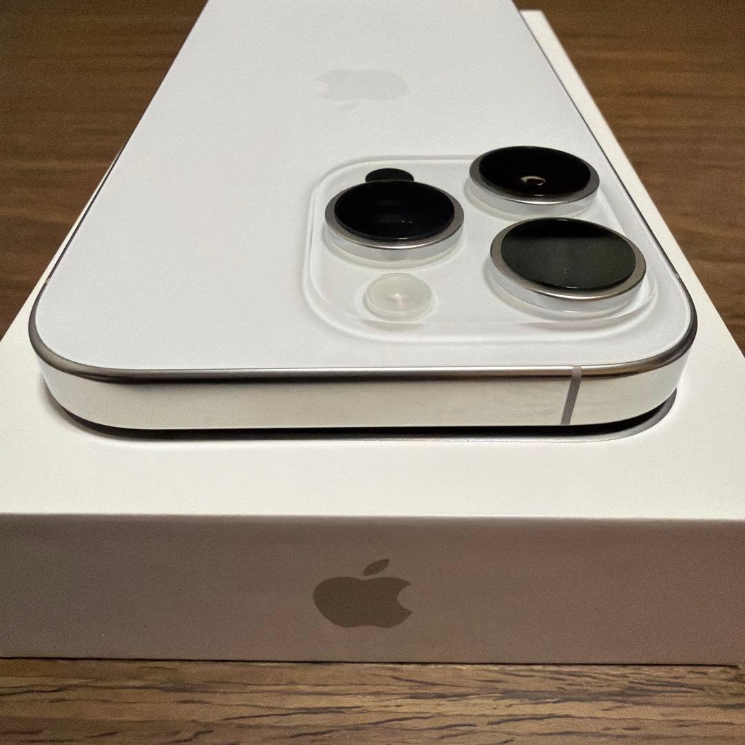 【極美品】iPhone16proホワイトチタニウム128GBイワアオ