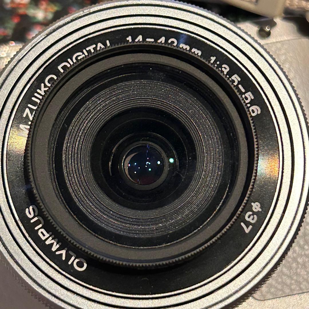 OLYMPUS PEN E-PL8 ホワイト ダブルズームキット　ミラーレス