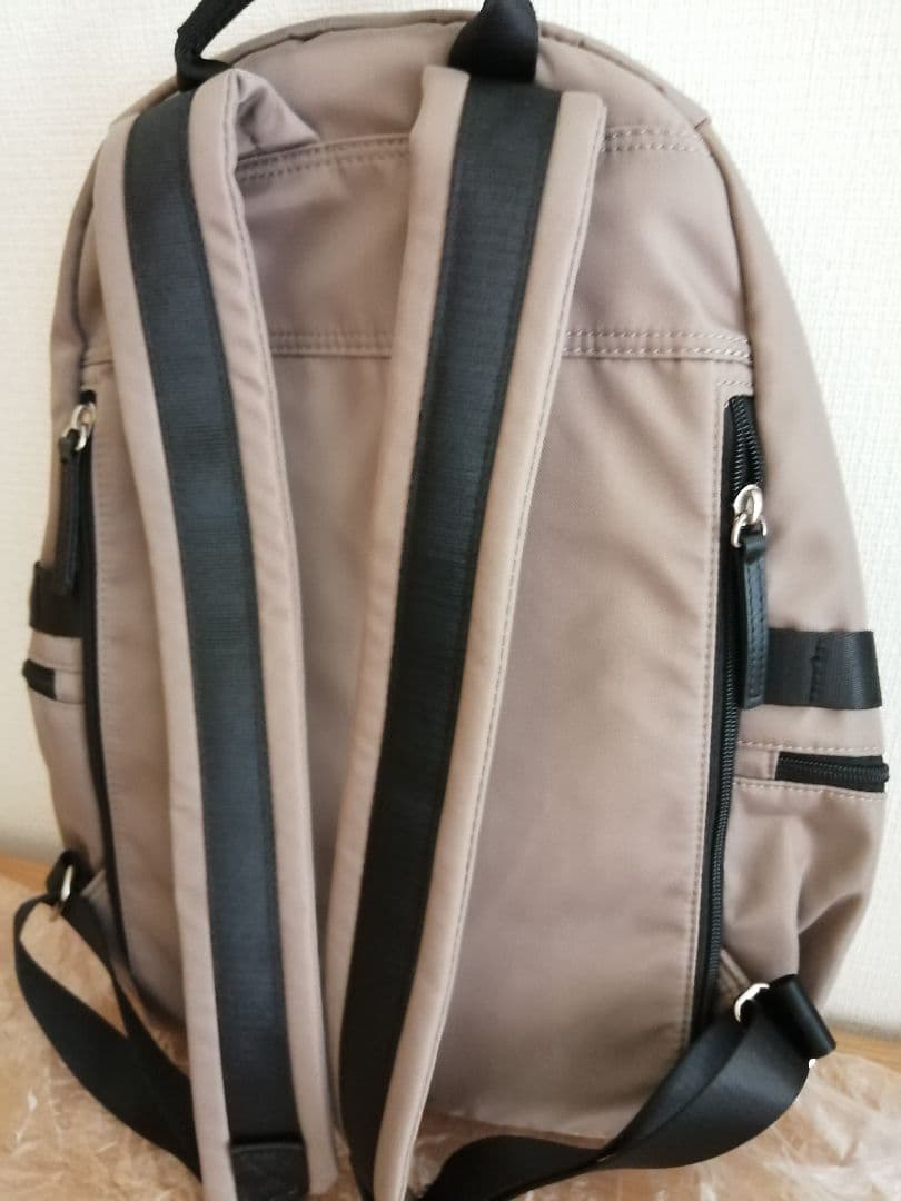 新仕様　新品　ICB アイシービー ８ポケットナイロンリュック　ライトモッカ