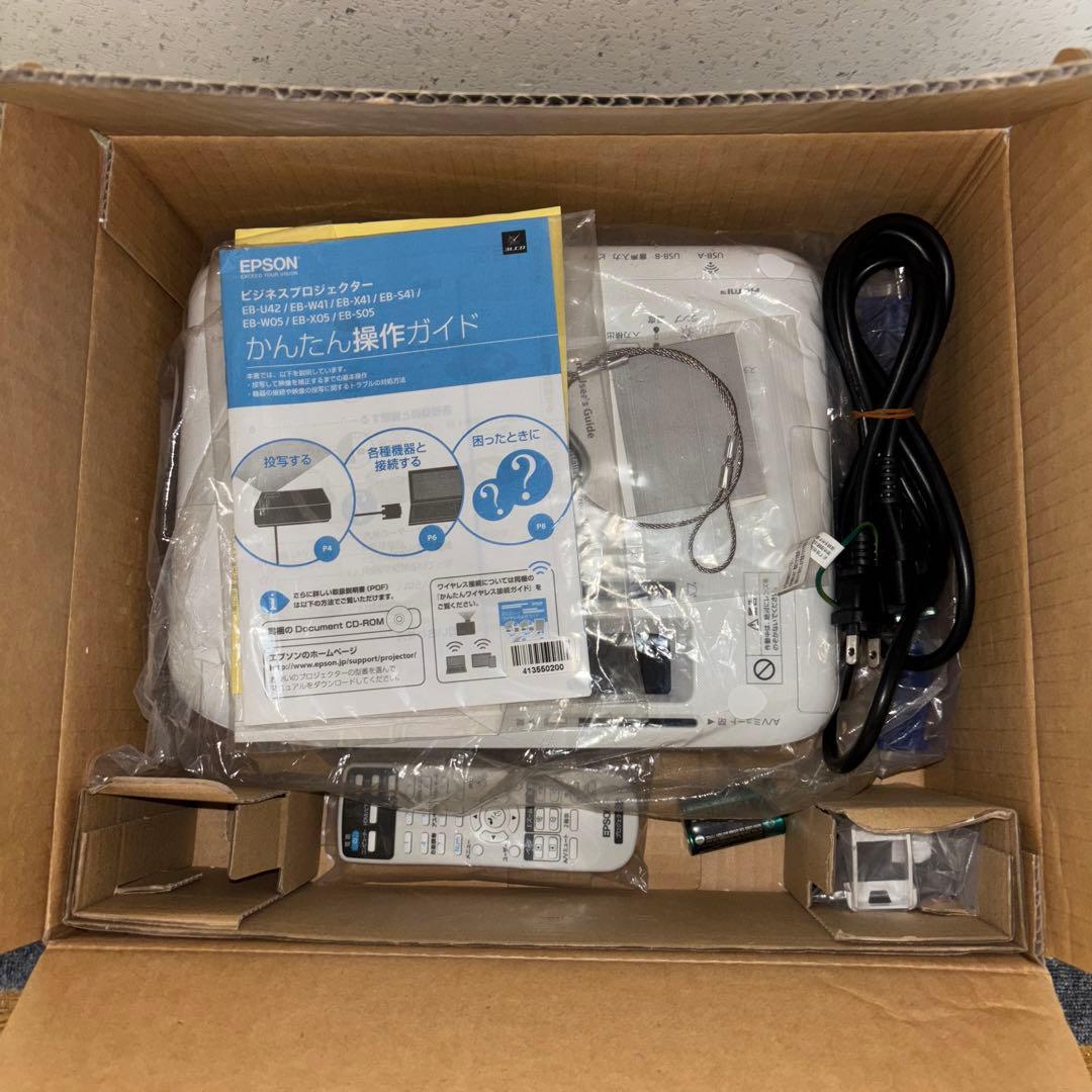 EPSON LCDプロジェクター　EB-S05