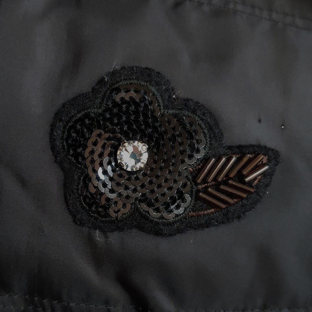 エムズグレイシー　ダウンベスト　フラワー刺繍 フーデット　ファー付き　ペプラム