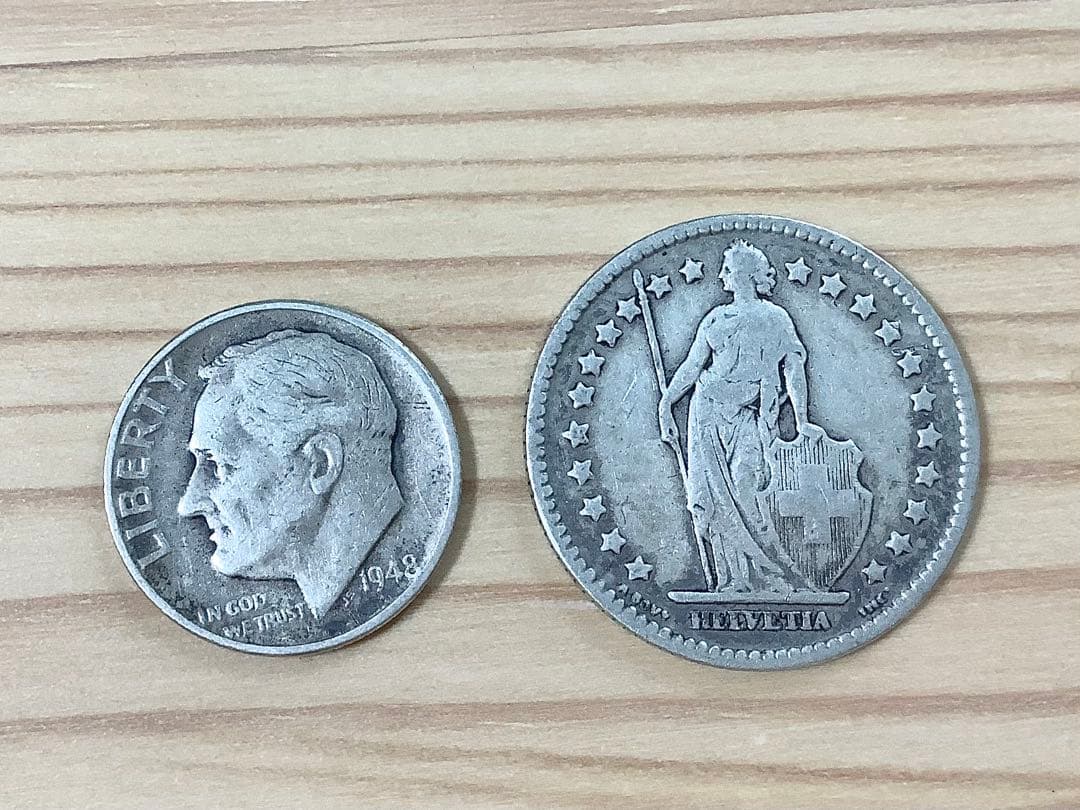 22金と24金の陶器花瓶2点セットプラス外国銀貨【合計4点】