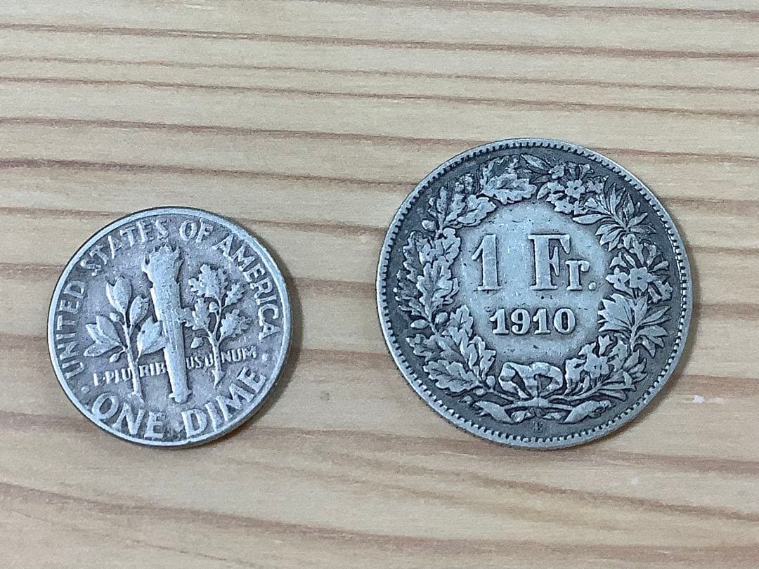 22金と24金の陶器花瓶2点セットプラス外国銀貨【合計4点】