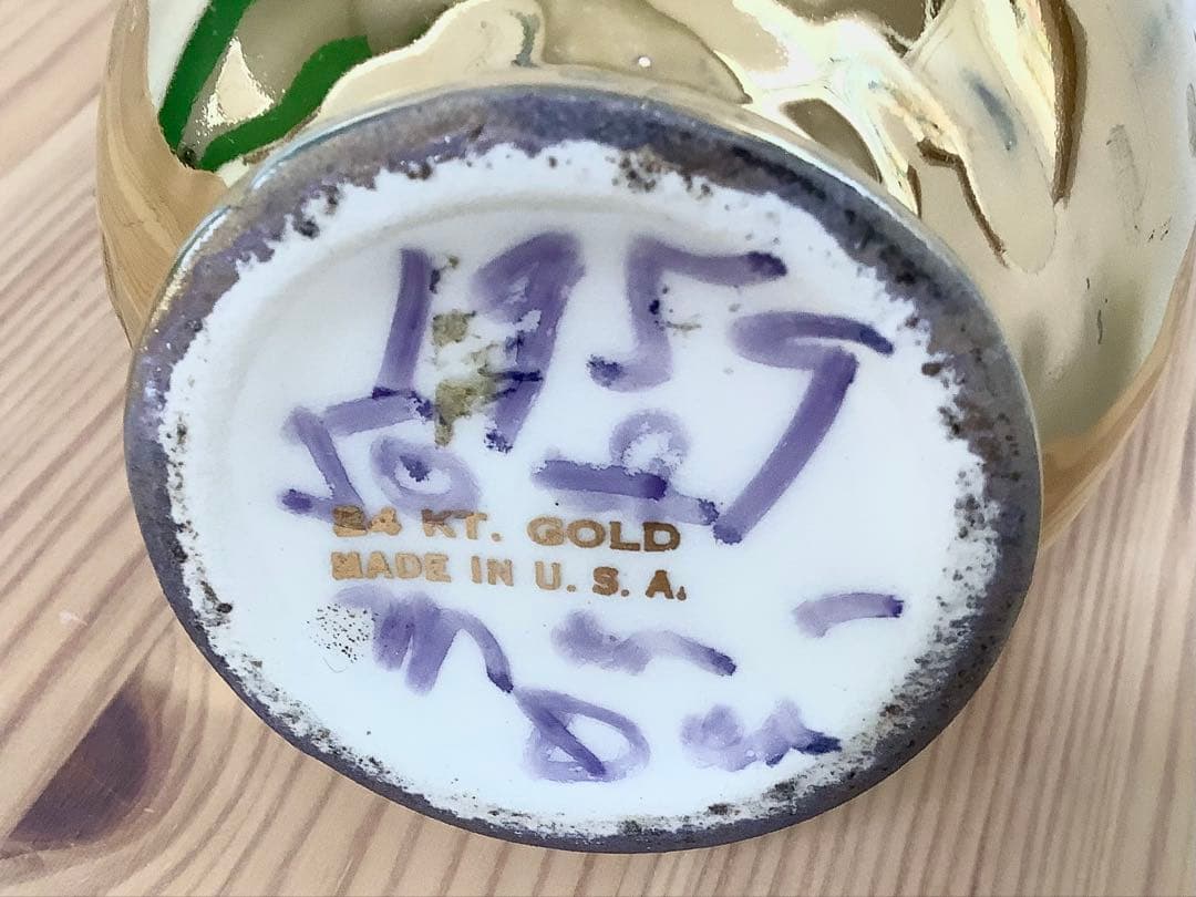 22金と24金の陶器花瓶2点セットプラス外国銀貨【合計4点】