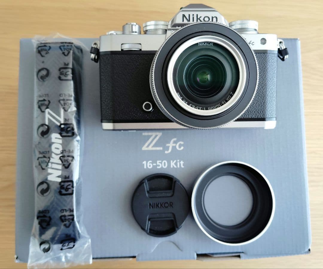 Nikon Z fc ミラーレス一眼カメラ (シルバー)