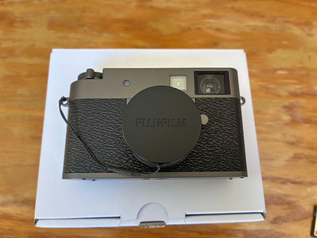 FUJIFILM Xhalf コンパクトデジタルカメラ　チャコールシルバー