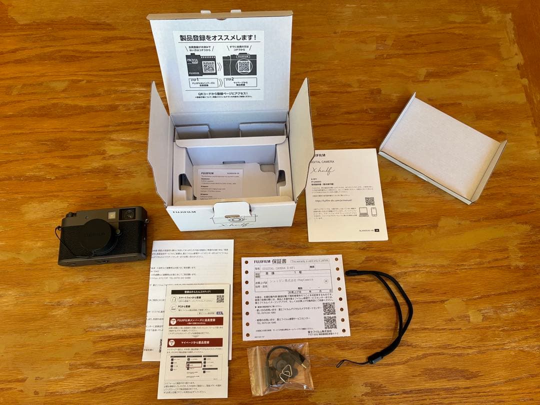 FUJIFILM Xhalf コンパクトデジタルカメラ　チャコールシルバー