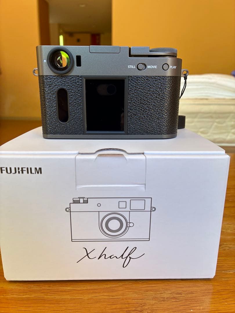 FUJIFILM Xhalf コンパクトデジタルカメラ　チャコールシルバー